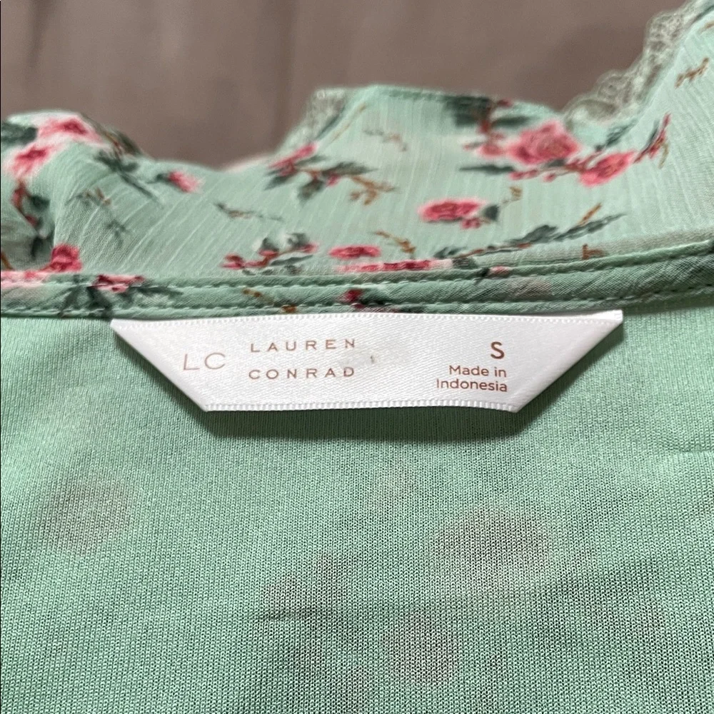 LC Lauren Conrad Mint Green Floral Blouse - Picture 1 of 11